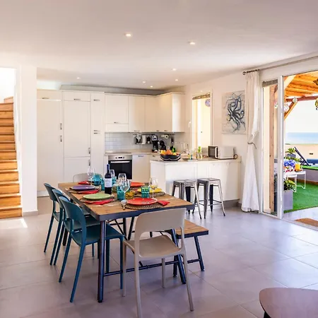La Casa De Playa Holiday home *